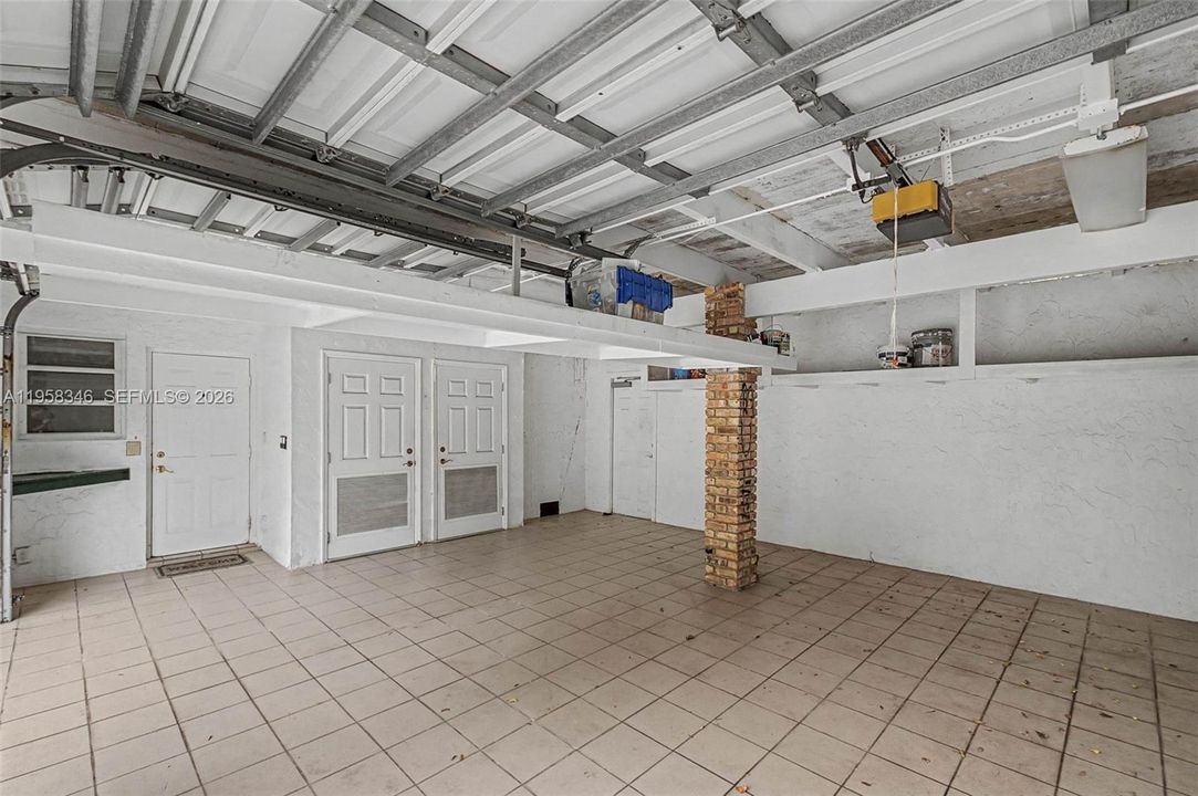 Vendido Recientemente: $2,750,000 (9 camas, 7 baños, 6875 Pies cuadrados)