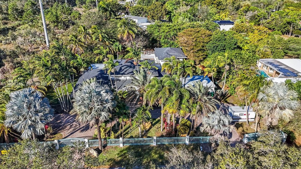 Vendido Recientemente: $2,750,000 (9 camas, 7 baños, 6875 Pies cuadrados)