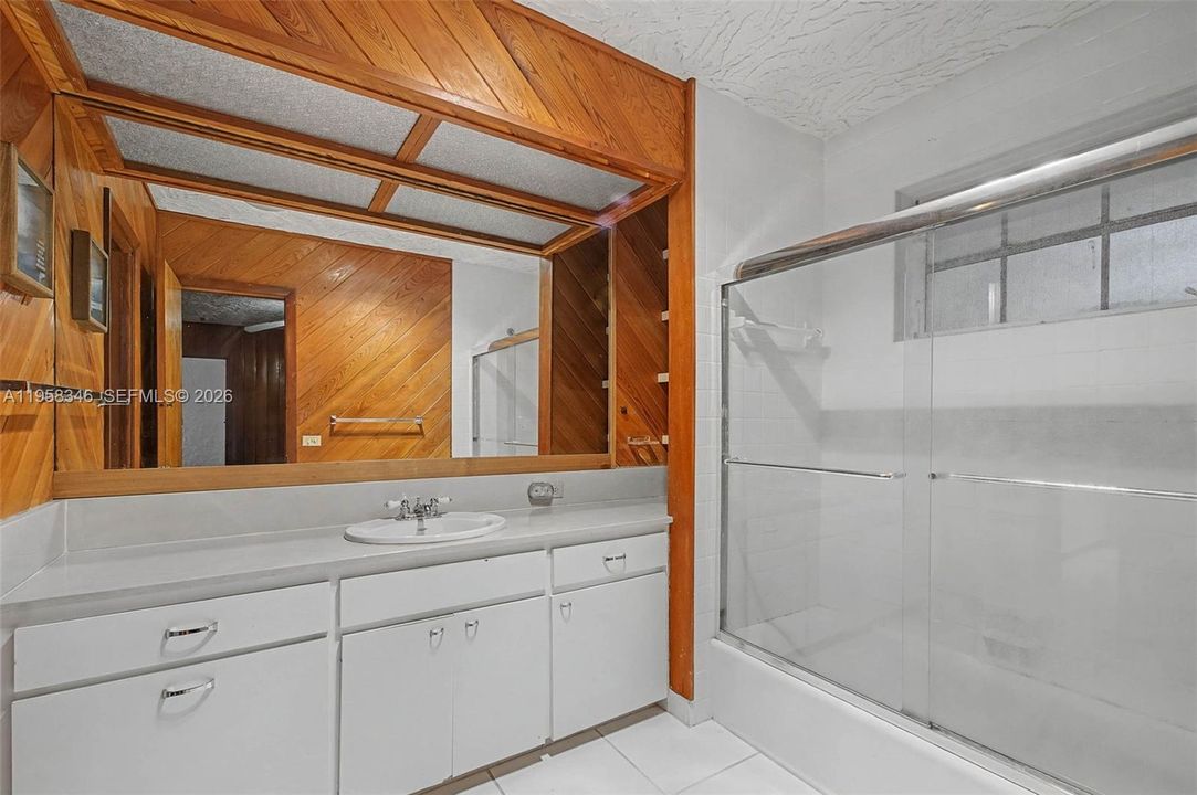 Vendido Recientemente: $2,750,000 (9 camas, 7 baños, 6875 Pies cuadrados)