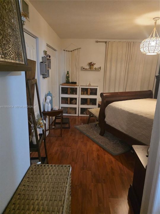 Active With Contract: $385,000 (2 beds, 2 baths, 1256 Square Feet)