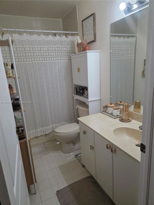 Active With Contract: $385,000 (2 beds, 2 baths, 1256 Square Feet)