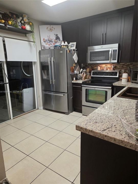 Active With Contract: $385,000 (2 beds, 2 baths, 1256 Square Feet)