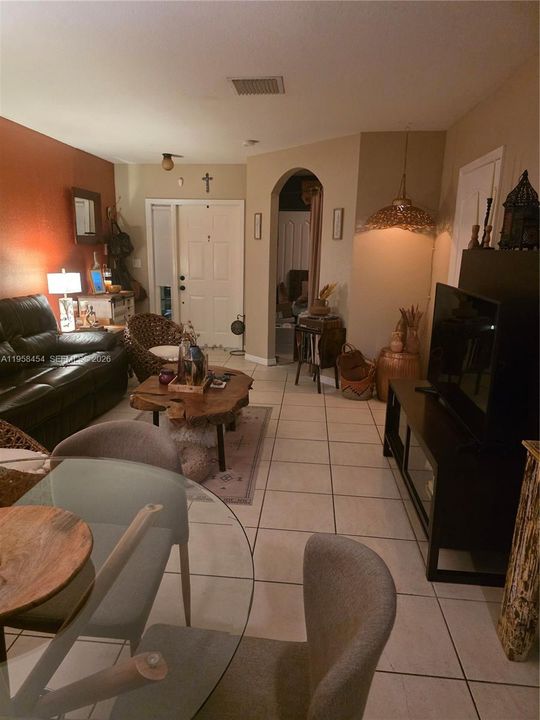 Active With Contract: $385,000 (2 beds, 2 baths, 1256 Square Feet)