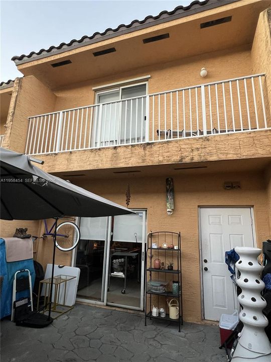 Active With Contract: $385,000 (2 beds, 2 baths, 1256 Square Feet)