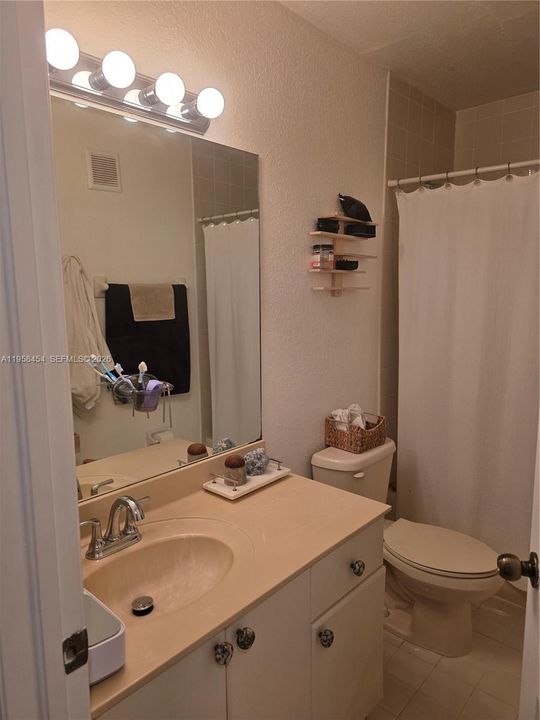 Active With Contract: $385,000 (2 beds, 2 baths, 1256 Square Feet)