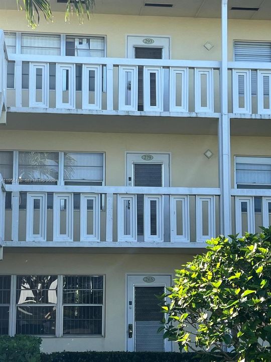 На продажу: $79,900 (1 спален, 1 ванн, 720 Квадратных фут)