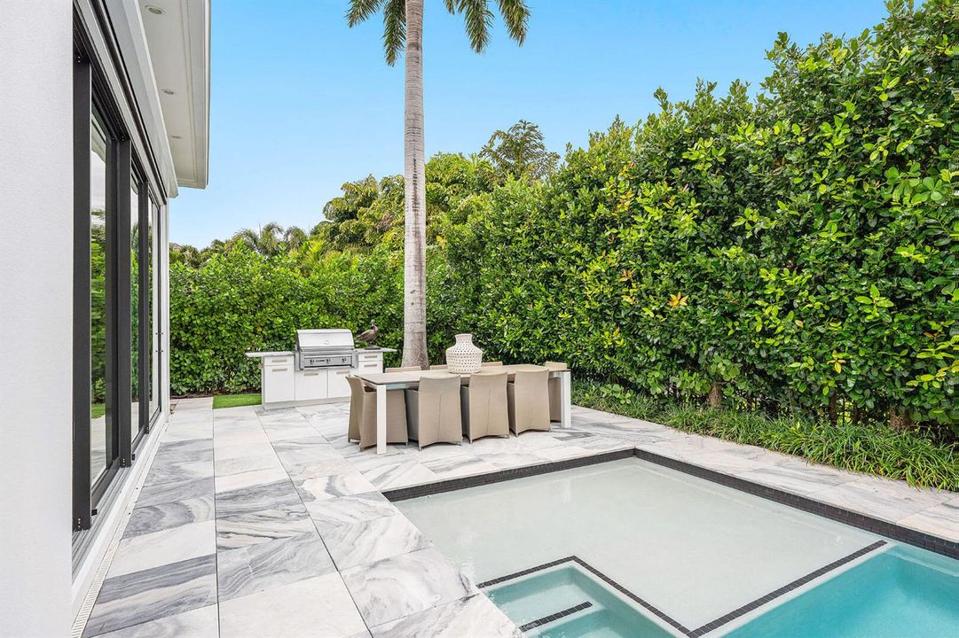 2424_Queen_Palm_Road_22