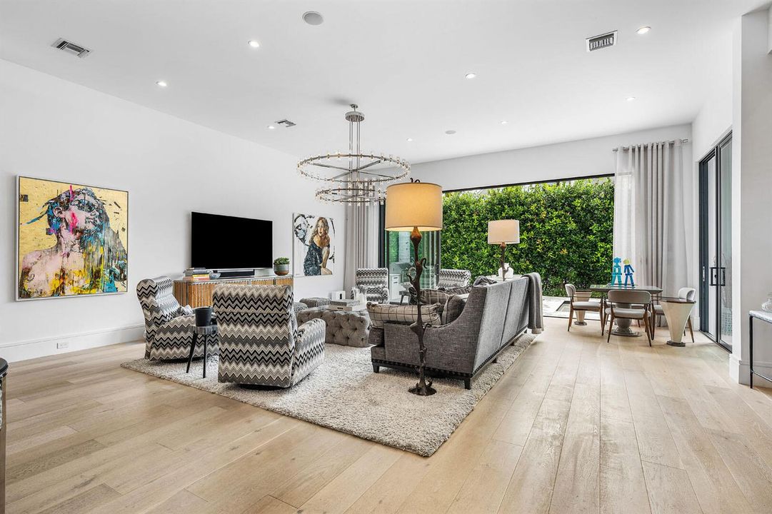 2424_Queen_Palm_Road_16