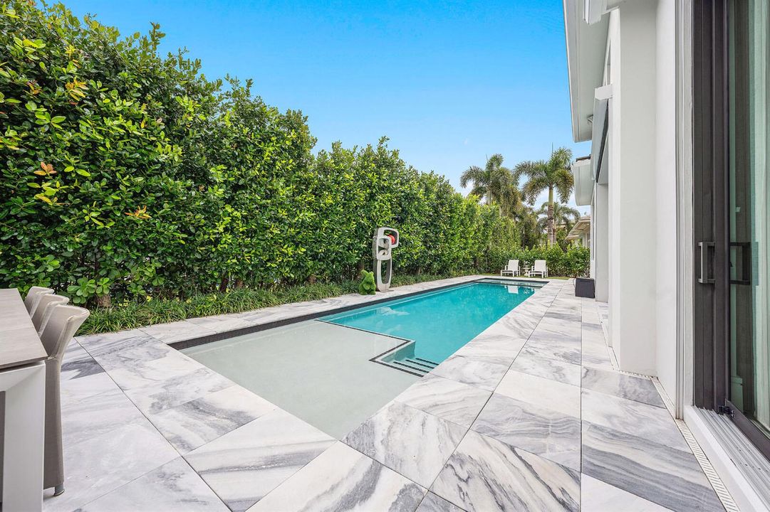 2424_Queen_Palm_Road_20
