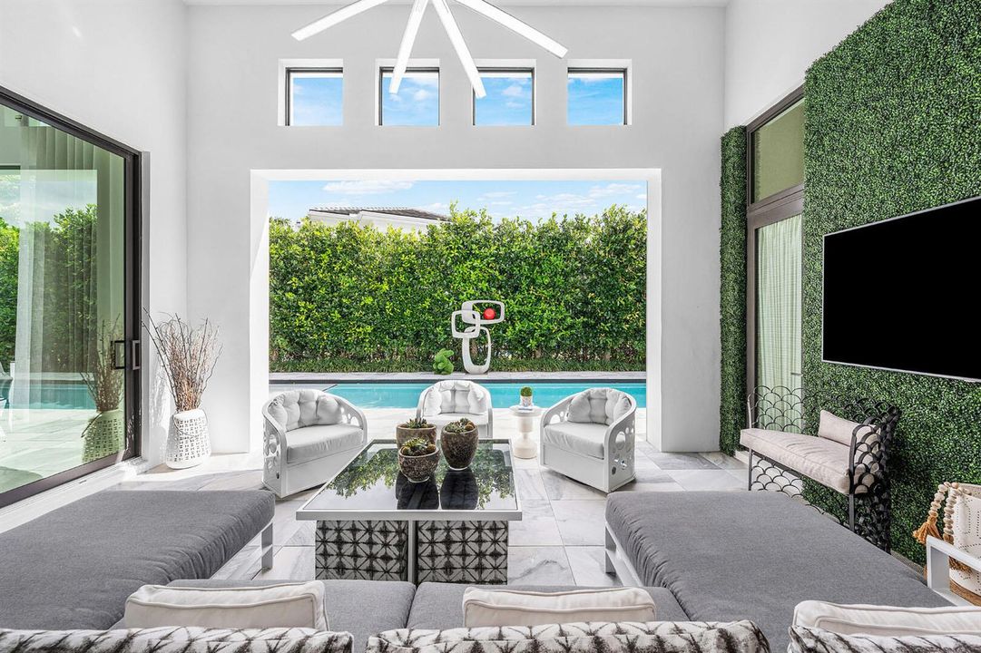 2424_Queen_Palm_Road_24