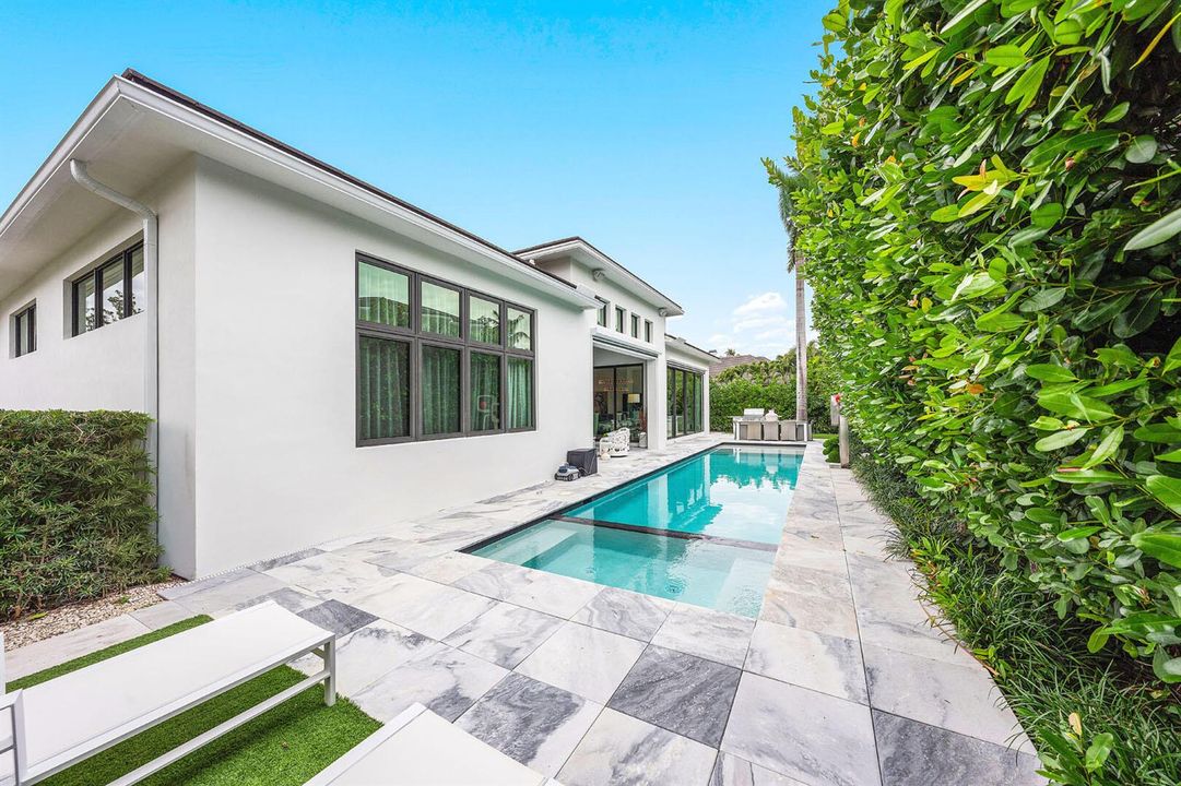 2424_Queen_Palm_Road_27