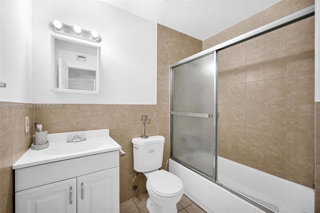 Active With Contract: $155,000 (1 beds, 1 baths, 714 Square Feet)