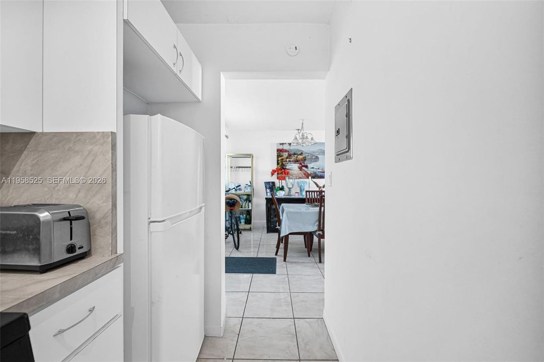 Active With Contract: $155,000 (1 beds, 1 baths, 714 Square Feet)