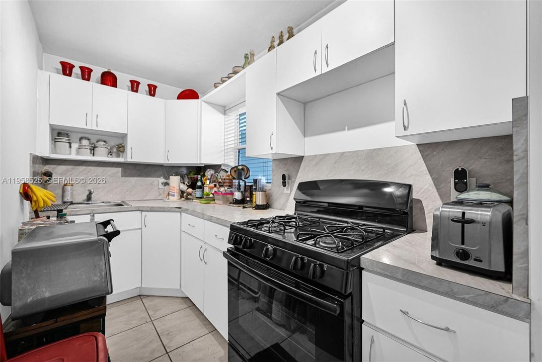 Active With Contract: $155,000 (1 beds, 1 baths, 714 Square Feet)