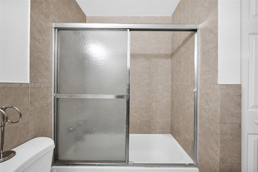 Active With Contract: $155,000 (1 beds, 1 baths, 714 Square Feet)