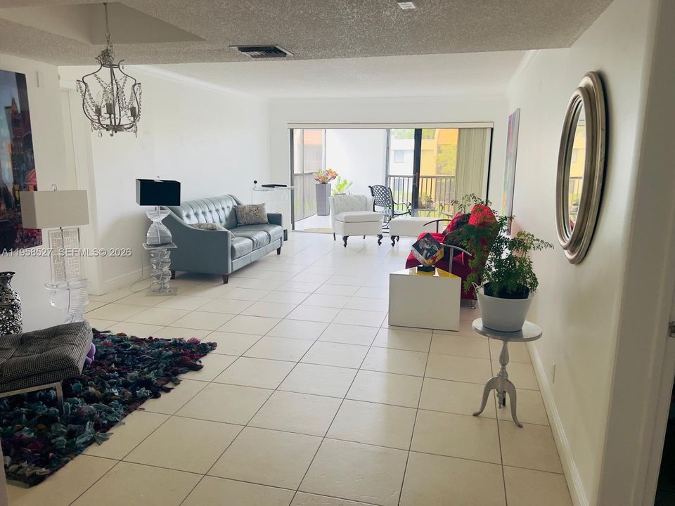 For Sale: $310,000 (2 beds, 2 baths, 1260 Square Feet)