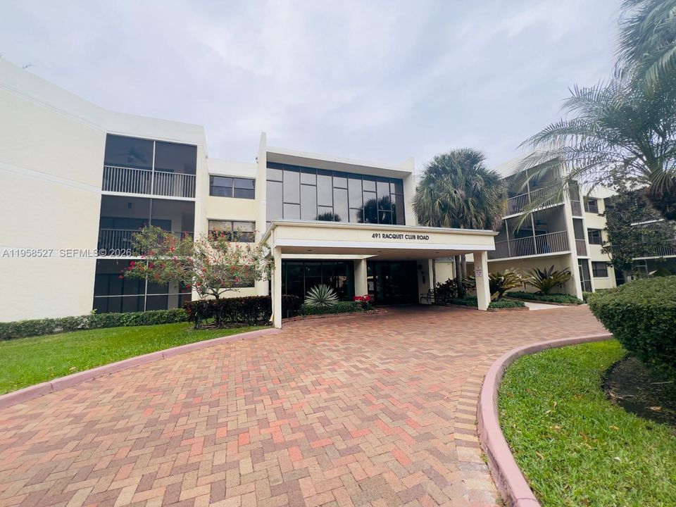 For Sale: $310,000 (2 beds, 2 baths, 1260 Square Feet)