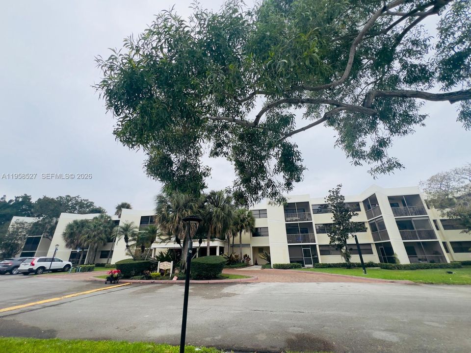 For Sale: $310,000 (2 beds, 2 baths, 1260 Square Feet)