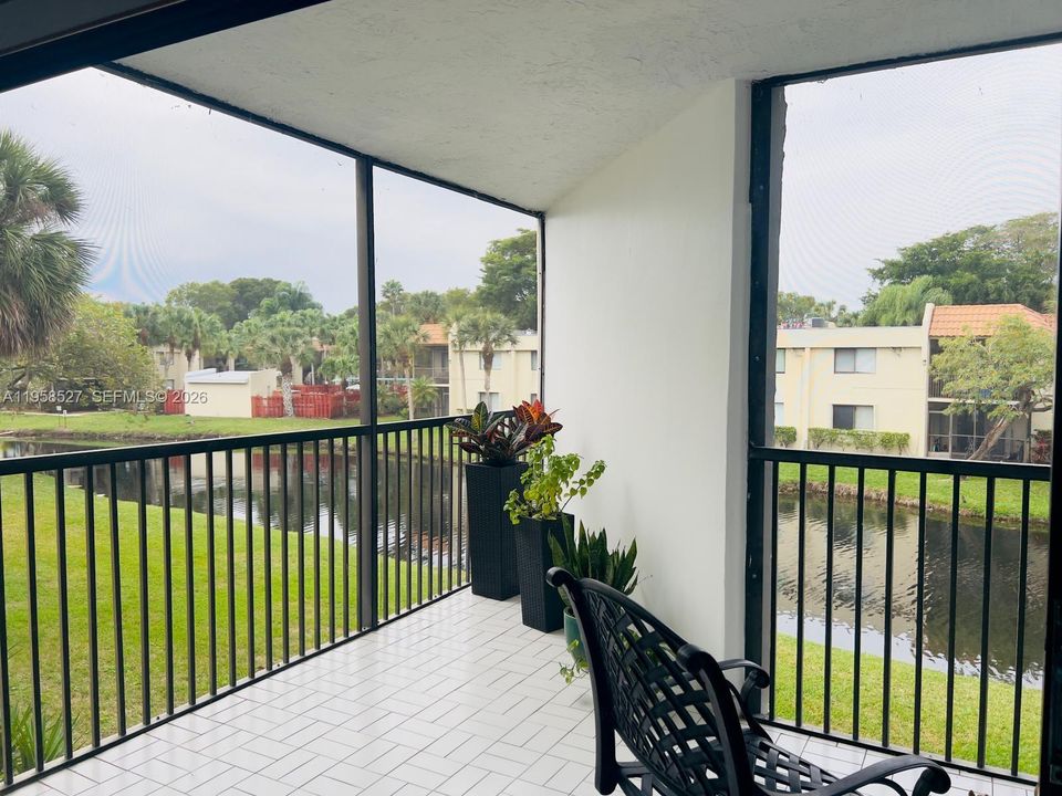 For Sale: $310,000 (2 beds, 2 baths, 1260 Square Feet)