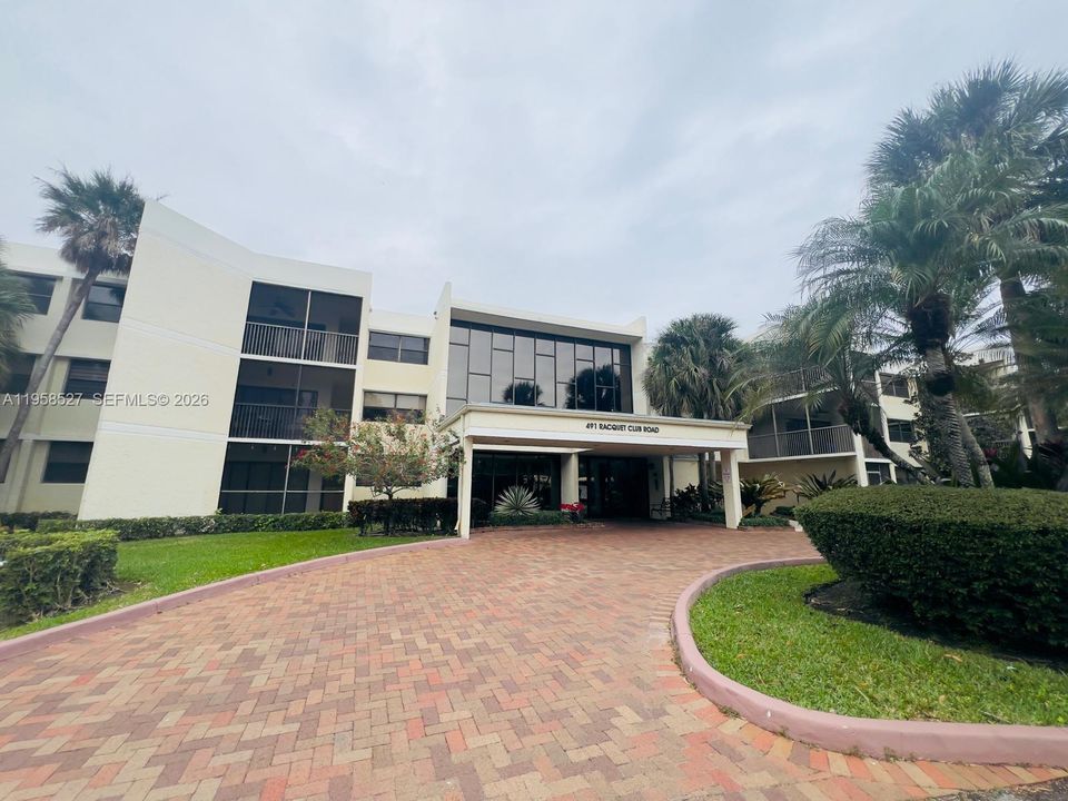 For Sale: $310,000 (2 beds, 2 baths, 1260 Square Feet)