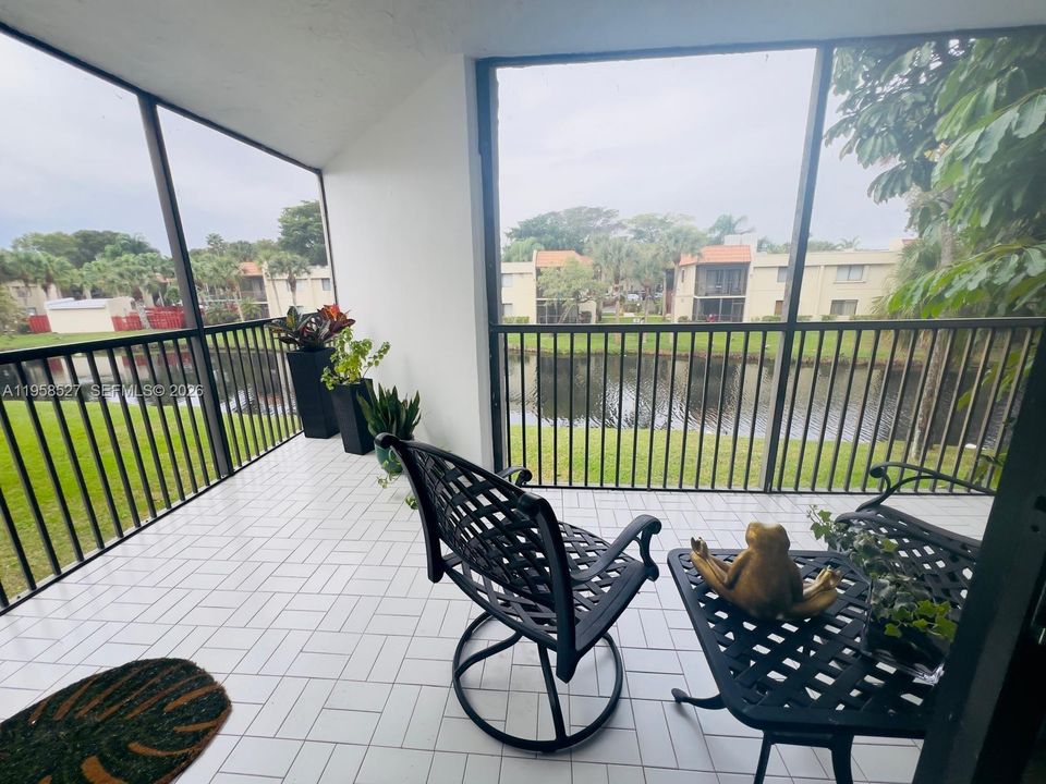 For Sale: $310,000 (2 beds, 2 baths, 1260 Square Feet)