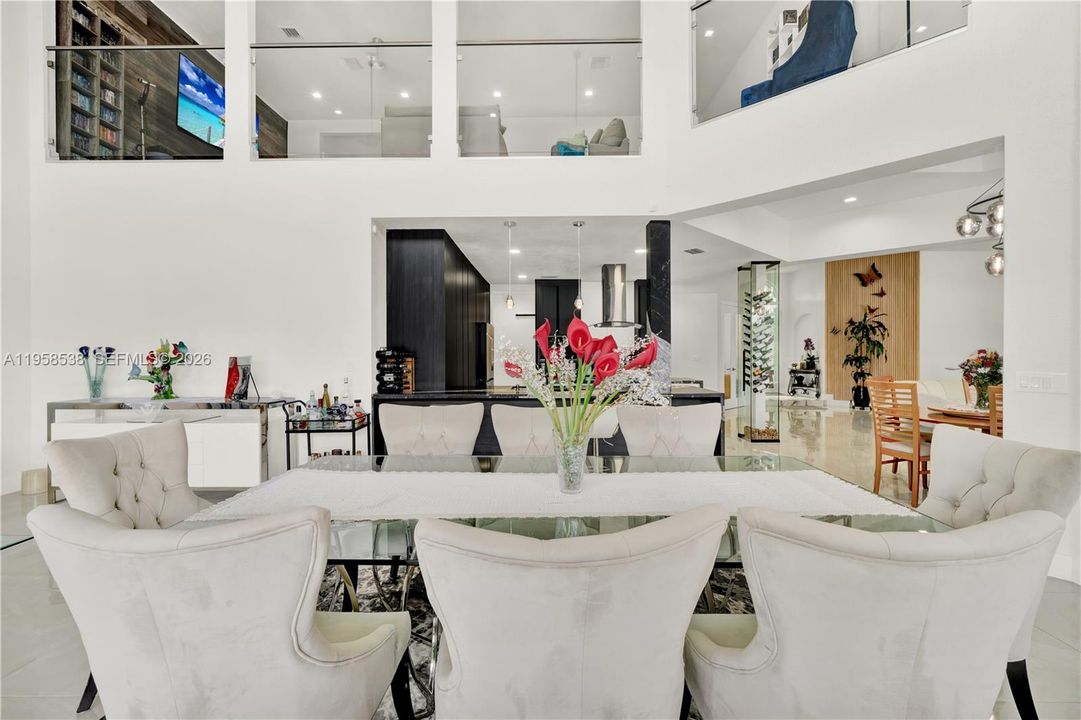 En Venta: $4,100,000 (5 camas, 4 baños, 4905 Pies cuadrados)