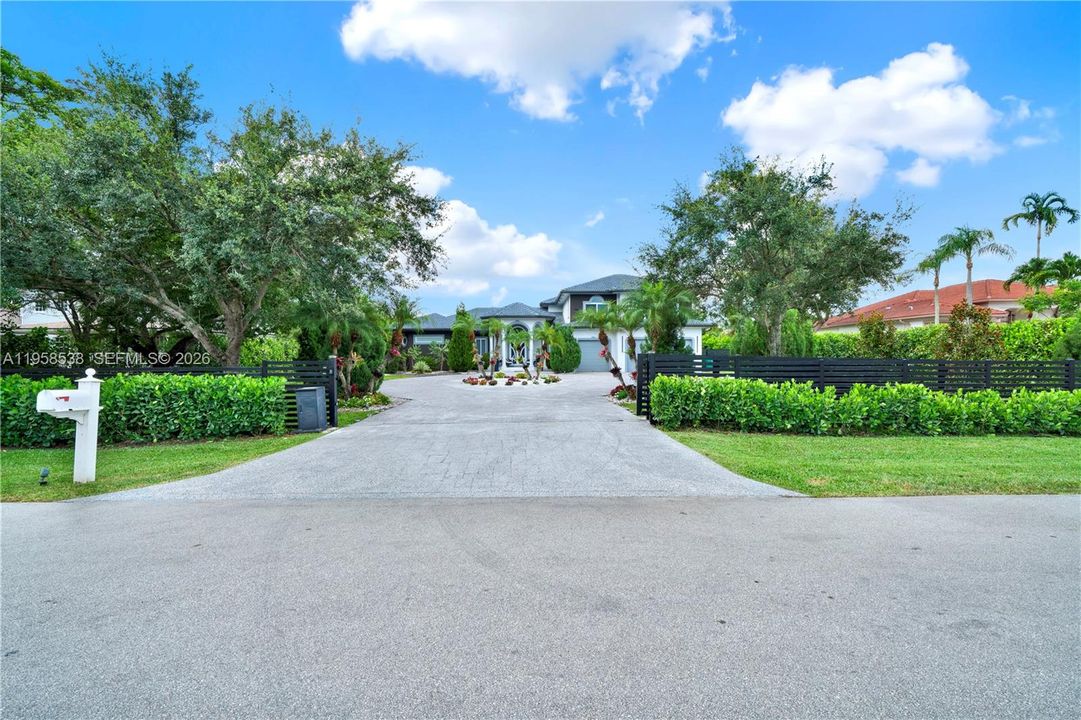 En Venta: $4,100,000 (5 camas, 4 baños, 4905 Pies cuadrados)