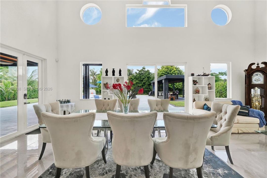 En Venta: $4,100,000 (5 camas, 4 baños, 4905 Pies cuadrados)