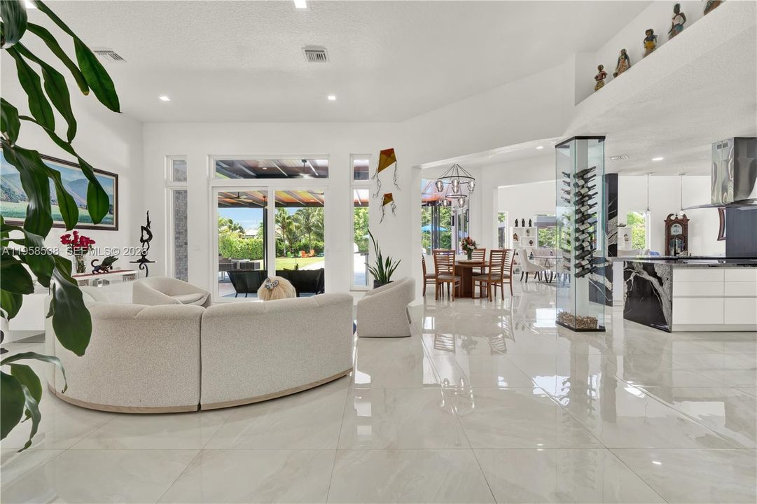 En Venta: $4,100,000 (5 camas, 4 baños, 4905 Pies cuadrados)