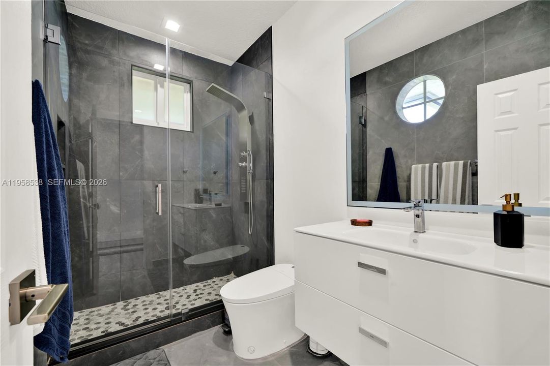 En Venta: $4,100,000 (5 camas, 4 baños, 4905 Pies cuadrados)