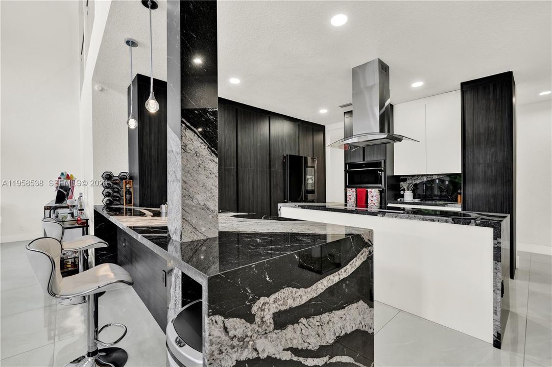En Venta: $4,100,000 (5 camas, 4 baños, 4905 Pies cuadrados)