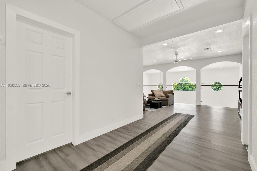 En Venta: $4,100,000 (5 camas, 4 baños, 4905 Pies cuadrados)