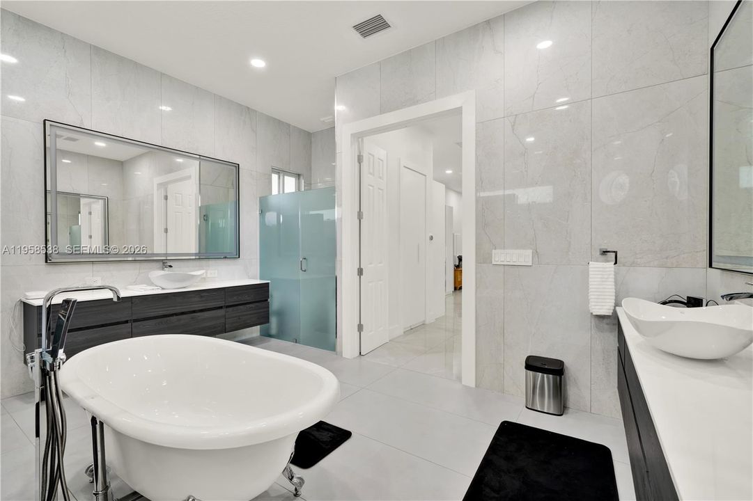 En Venta: $4,100,000 (5 camas, 4 baños, 4905 Pies cuadrados)