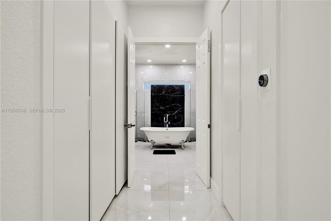 En Venta: $4,100,000 (5 camas, 4 baños, 4905 Pies cuadrados)