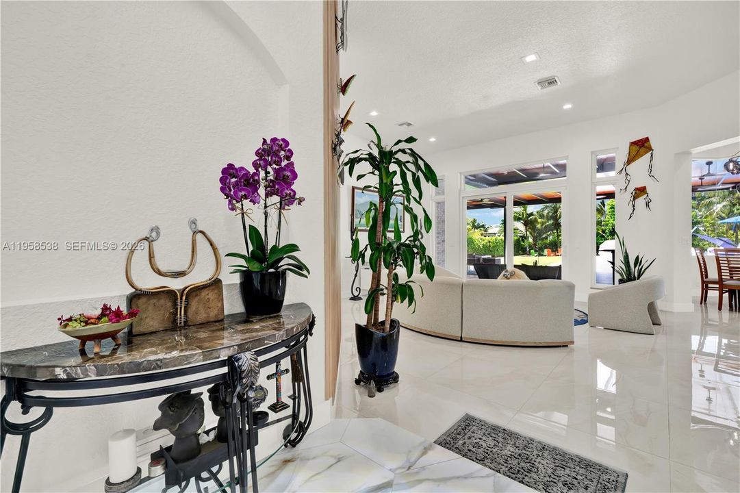 En Venta: $4,100,000 (5 camas, 4 baños, 4905 Pies cuadrados)