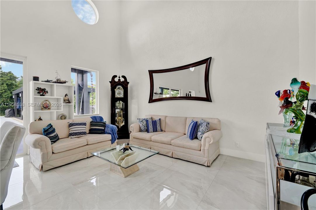 En Venta: $4,100,000 (5 camas, 4 baños, 4905 Pies cuadrados)