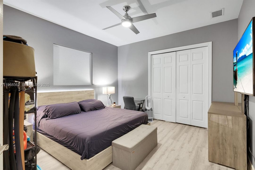 Recently Sold: $1,299,900 (5 beds, 3 baths, 3547 Square Feet)