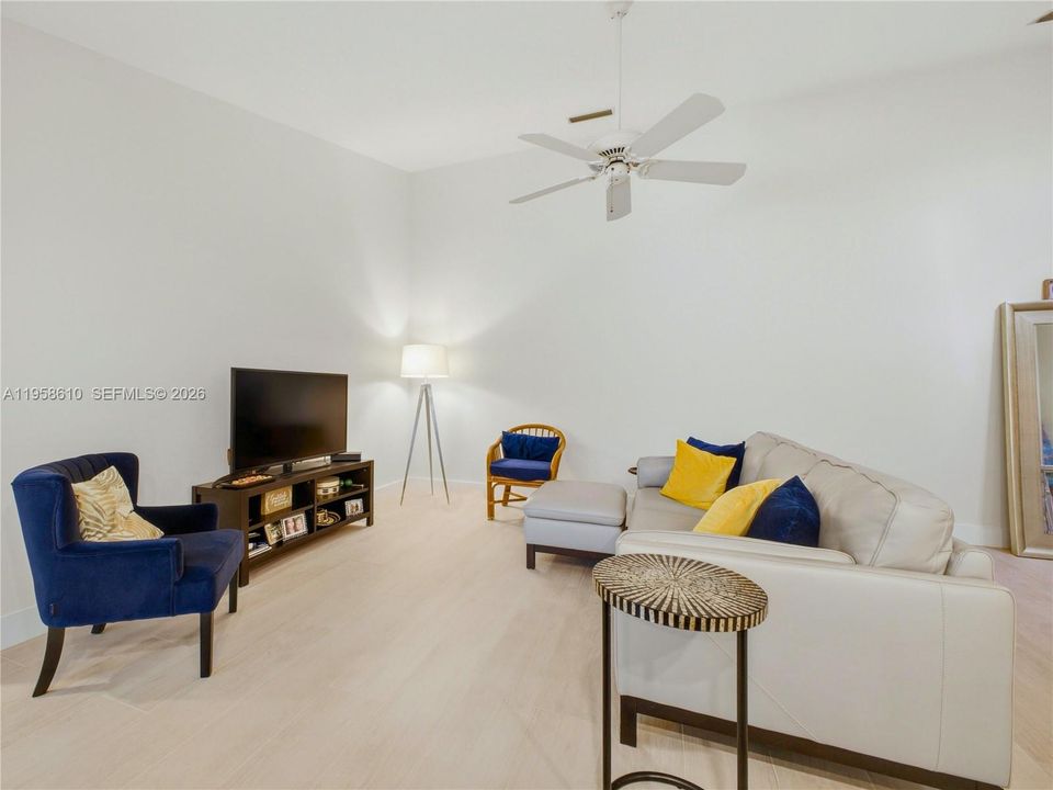 Active With Contract: $437,000 (2 beds, 2 baths, 1152 Square Feet)