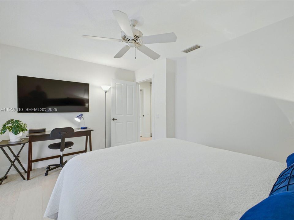 Active With Contract: $437,000 (2 beds, 2 baths, 1152 Square Feet)
