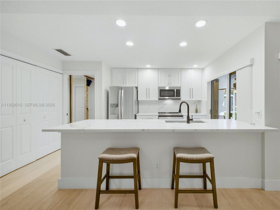Active With Contract: $437,000 (2 beds, 2 baths, 1152 Square Feet)