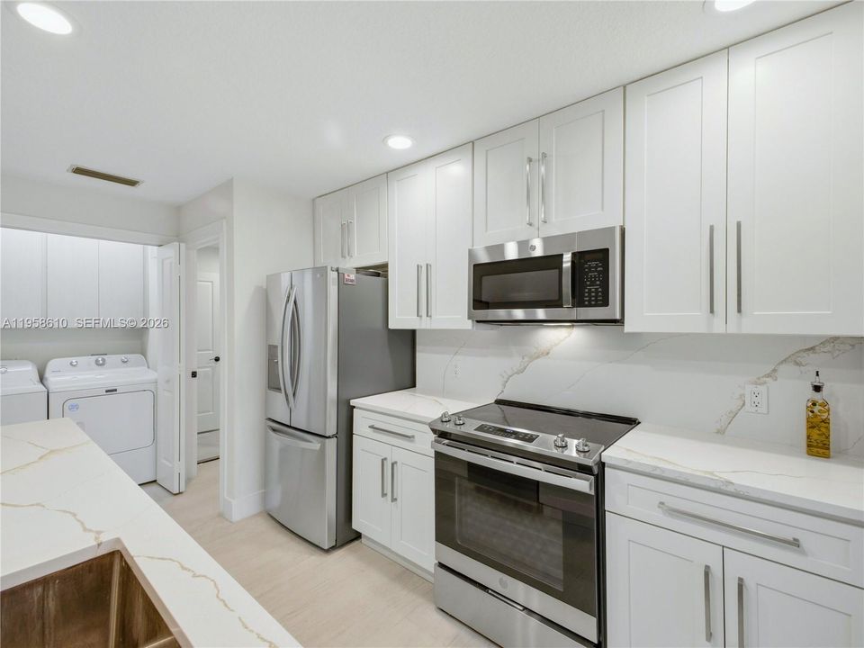 Active With Contract: $437,000 (2 beds, 2 baths, 1152 Square Feet)
