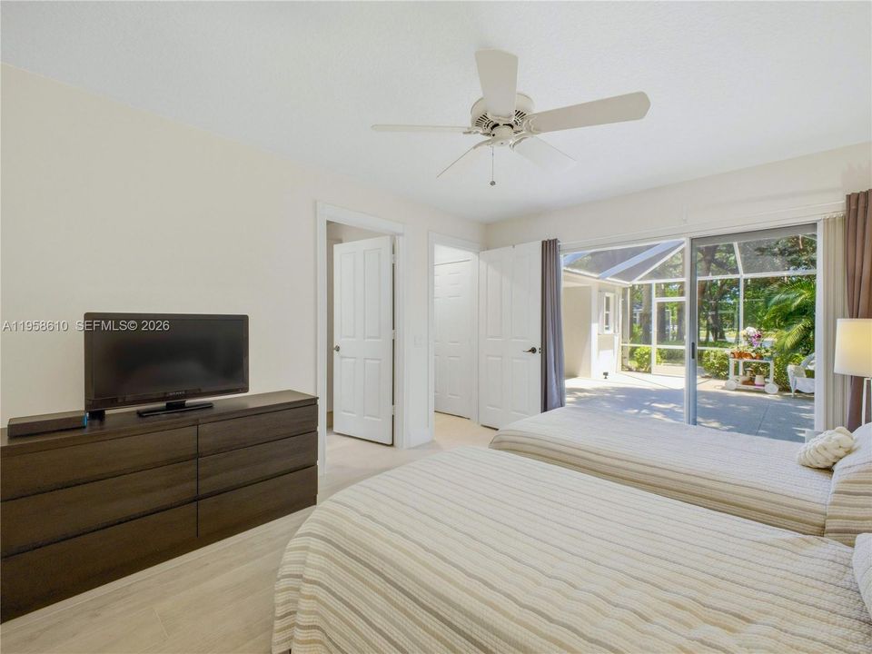 Active With Contract: $437,000 (2 beds, 2 baths, 1152 Square Feet)