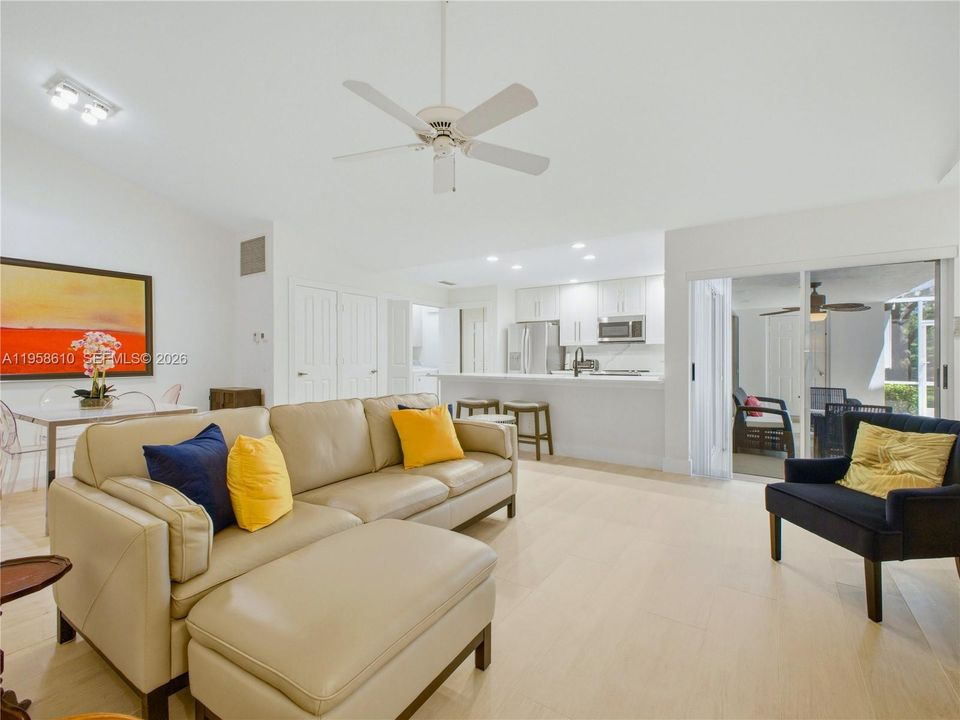 Active With Contract: $437,000 (2 beds, 2 baths, 1152 Square Feet)