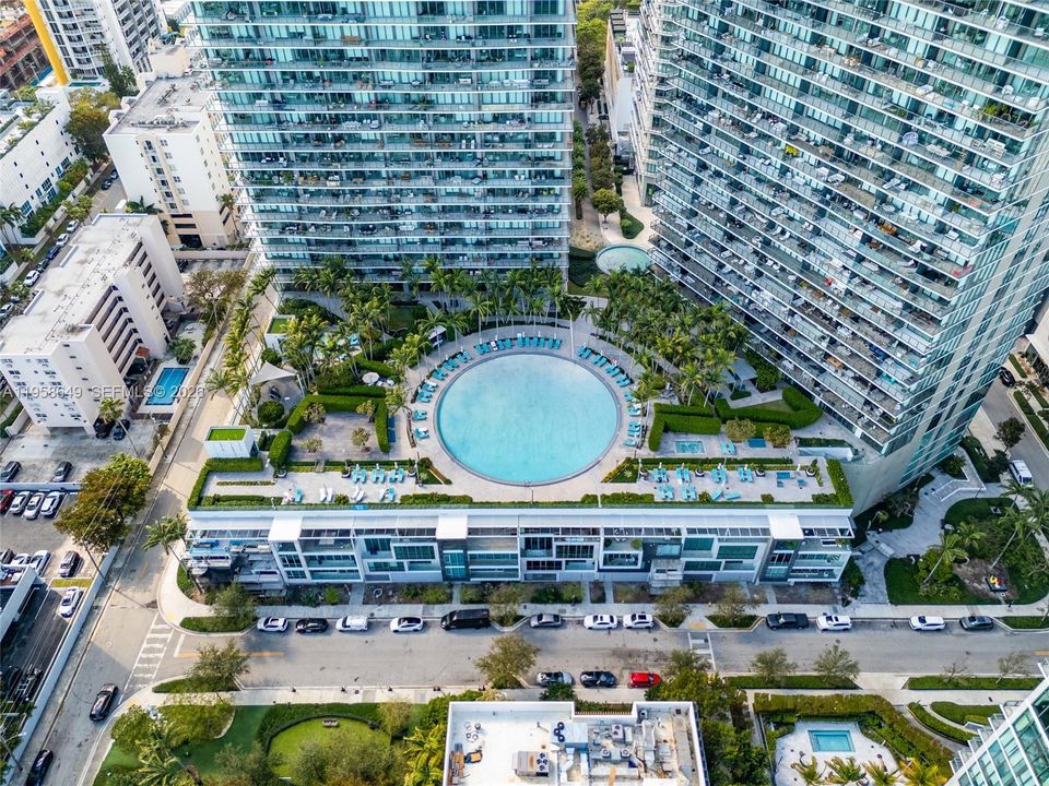 For Sale: $3,475,000 (4 beds, 4 baths, 2663 Square Feet)