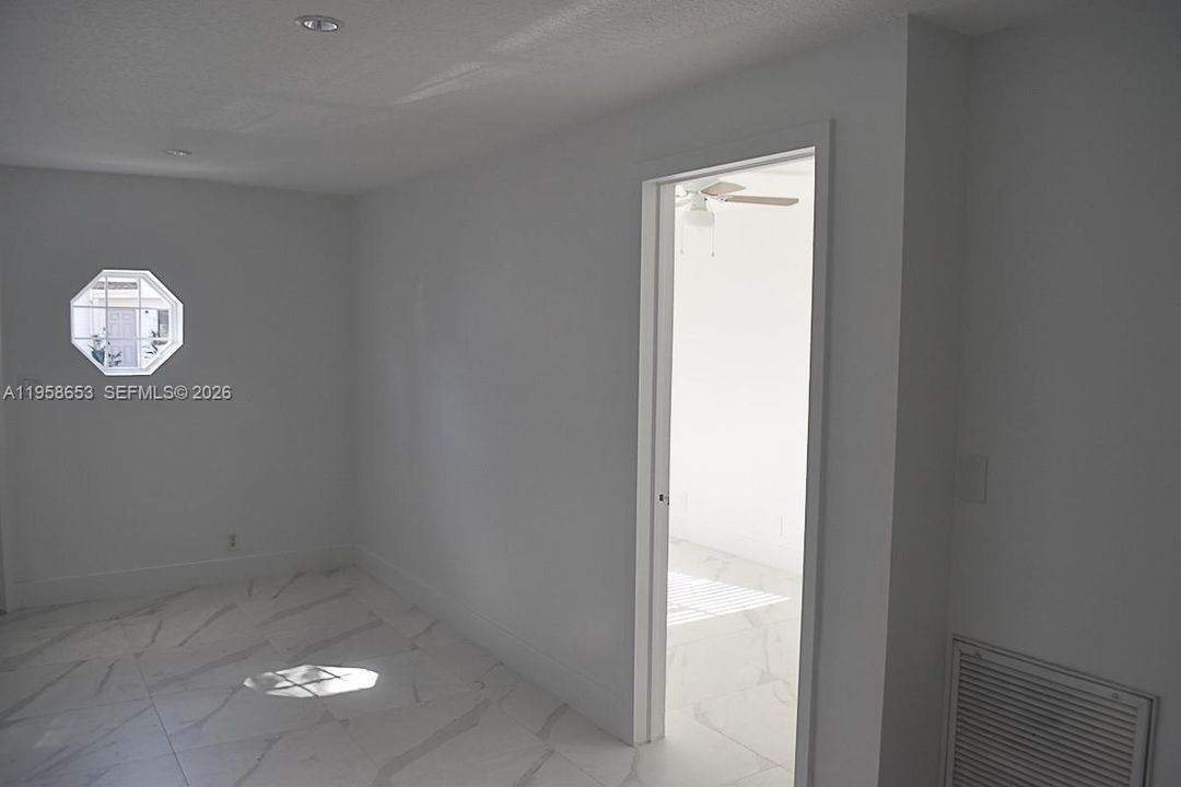 На продажу: $419,000 (4 спален, 3 ванн, 1750 Квадратных фут)