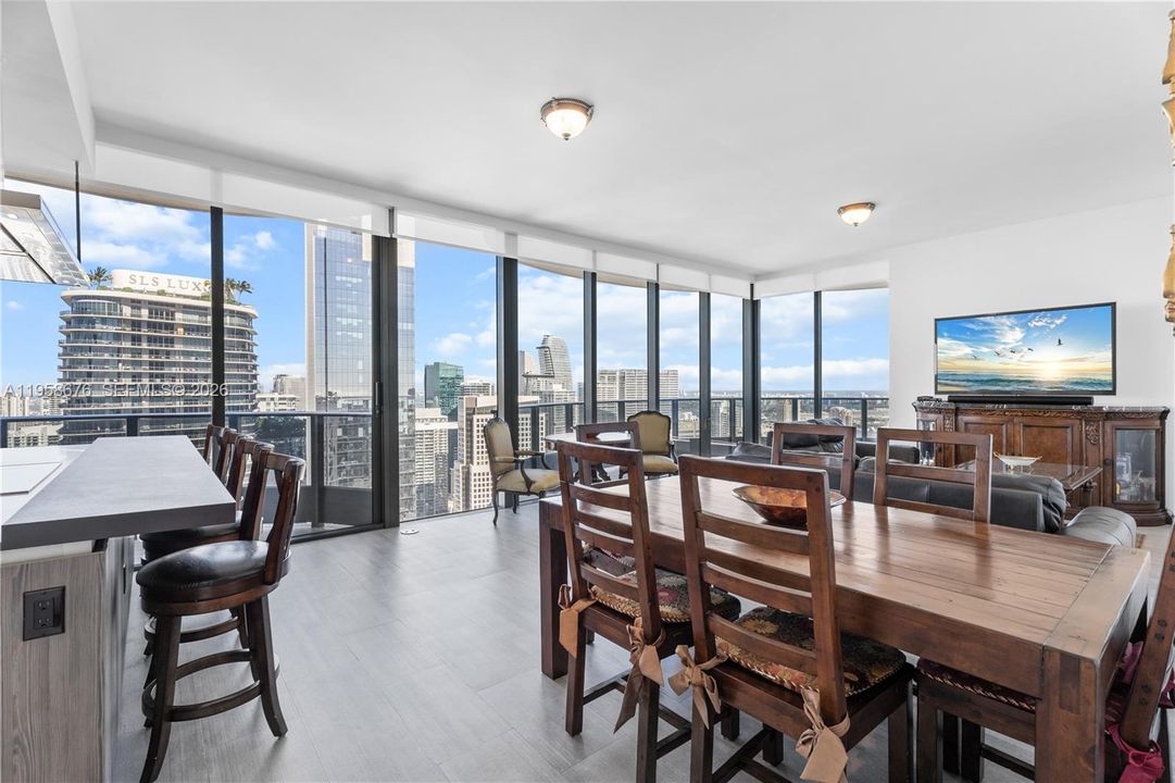 For Sale: $2,650,000 (3 beds, 3 baths, 1770 Square Feet)