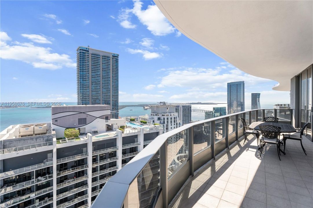 For Sale: $2,650,000 (3 beds, 3 baths, 1770 Square Feet)