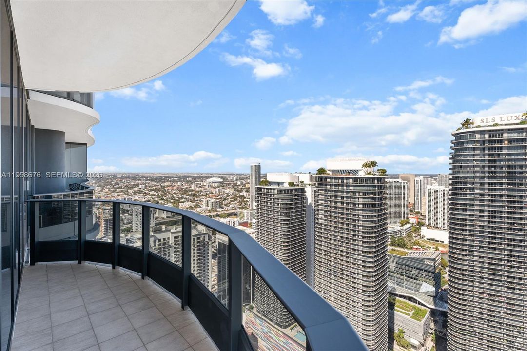 For Sale: $2,650,000 (3 beds, 3 baths, 1770 Square Feet)