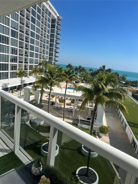 For Sale: $1,340,000 (2 beds, 2 baths, 1056 Square Feet)