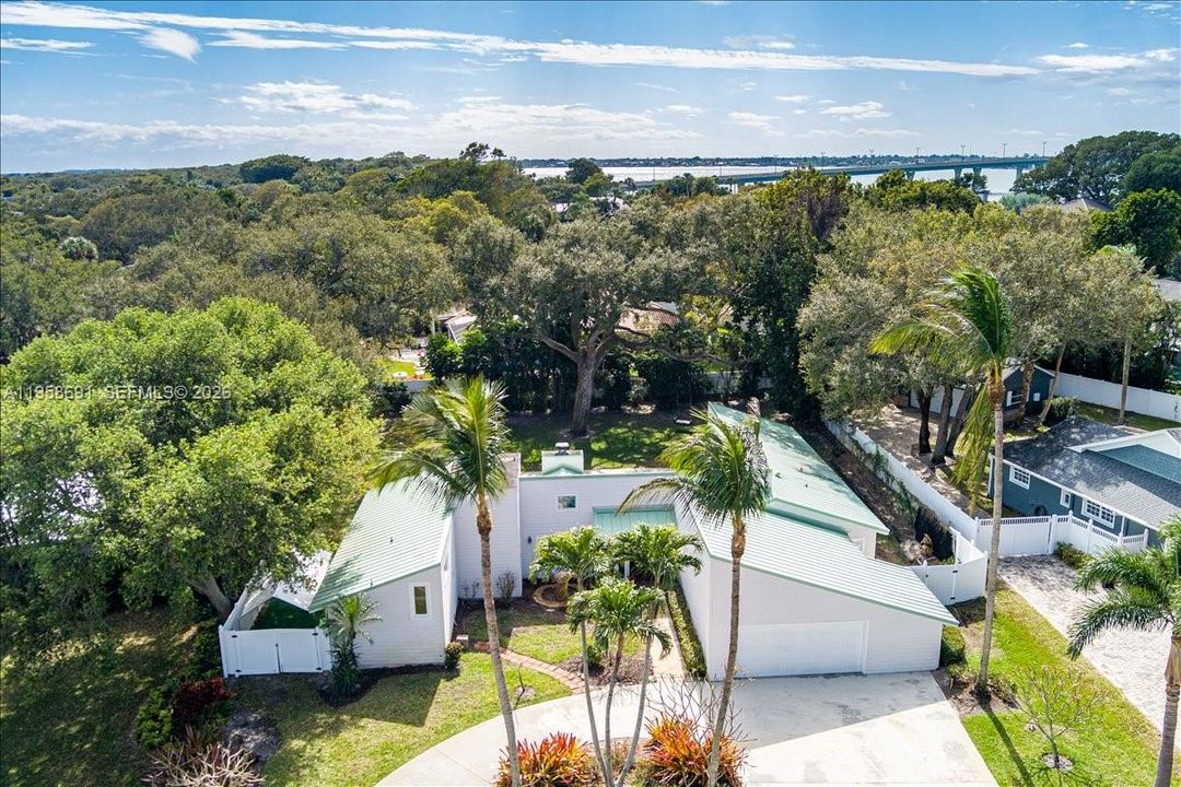 Recently Sold: $989,000 (4 beds, 3 baths, 2507 Square Feet)